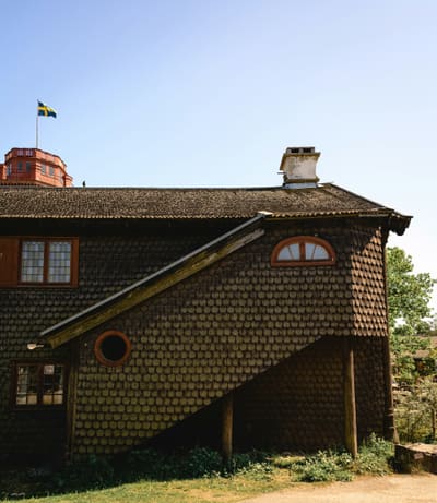 Bungalow with an asphalt shingle roof